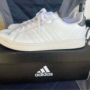 Grand Court white camo